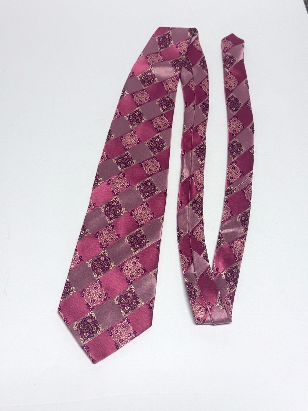 Steve Harvey Collection Silk Jacquard Tie Pink Mauve Burgundy Medallion Stripe